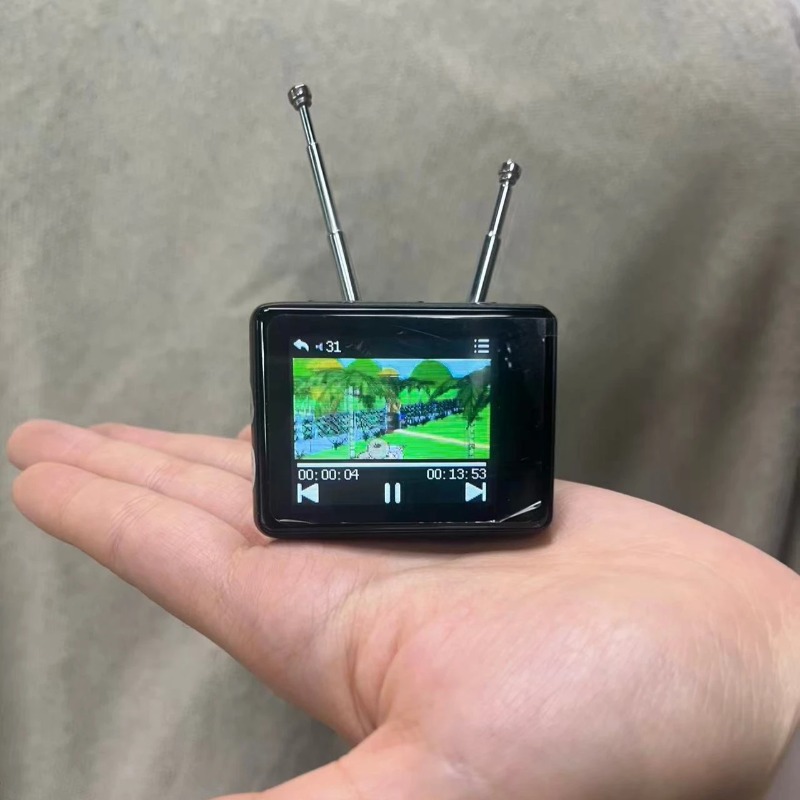 Kleurrijk touchscreen miniatuu - Retro Gaming Tv recensie en prijs